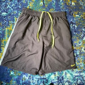 Men’s Nike Dry Fit Shorts⚫️🟡